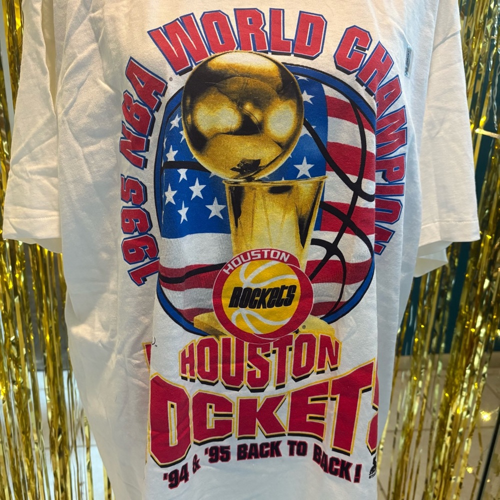 EUC White Houston Rockets 1995 World Champions Graphic T-Shirt Back to Back Gold